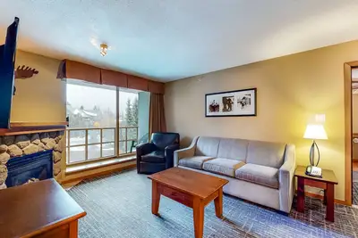 Image de Cozy, 3rd-floor condos with ski views, pool, hot tubs & gym - walk to lifts