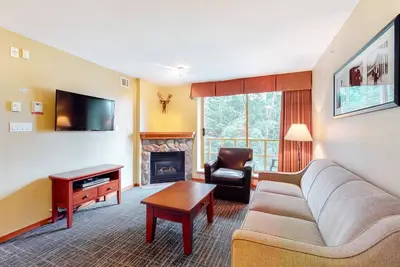 Image de Mountain condos with fireplace, pool, hot tubs, gym & saunas - walk to lifts