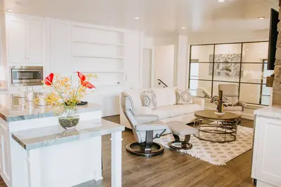 Image de Fairview Way + Clubroom