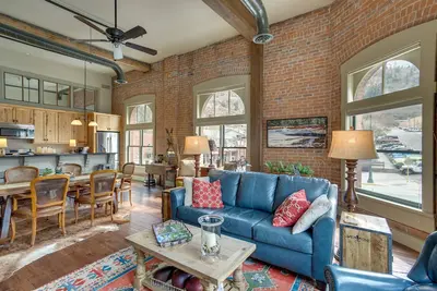 Image de Updated Rustic-Chic Condo on Ouray's Main Street!