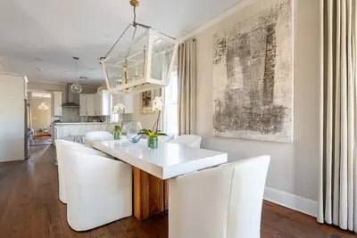 Image de Explore Magazine Street from a Chic, Tranquil Home
