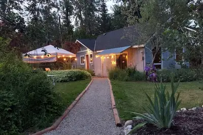 Image de Charming Creekside Cottage in Nature with Historic Roots
