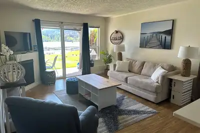 Image de Shawnigan Lake Beach Front Condo