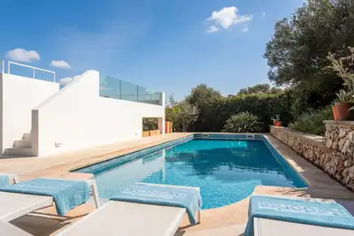 Image de Villa Horizonte Sur lumineuse avec piscine, terrasses, climatisation et Wi-Fi