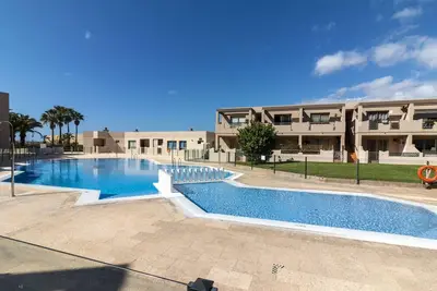 Image de Spacious and bright Beachfront Apartament - HomeForGuest