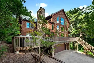 Image de Big Sky Lodge | Long-range Views of Lake Lure!