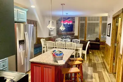 Image de Wow! Branson 4bdr modern cottage with gameroom and best amenities in town!