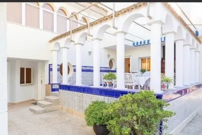 Image de Large Luxury  Villa, with Large Gardens, pool, gym and tennis court.