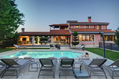 Image de Gorgeous 5-Br Villa with private heatable pool near Pula