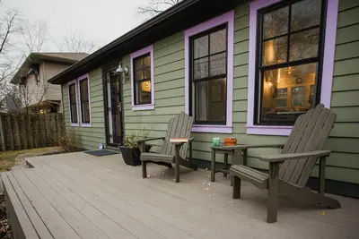 Image de Peaceful Cottage/Private Parking & Backyard/Strong WiFi/Walk to Sheridan Beach!