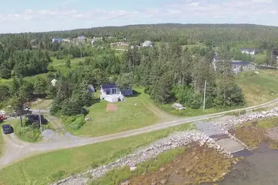 Image de Peaceful/ Oceanfront - Housekeeping Cottage with water access.
