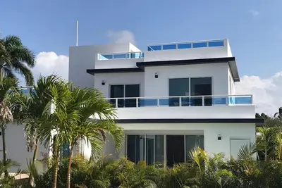 Image de Guest-friendly Villa with private pool\/Jacuzzi\/Bbq in luxury beachfront resort