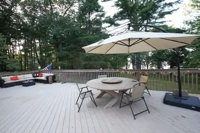 Image de Renovated Lake Home with a Spectacular View