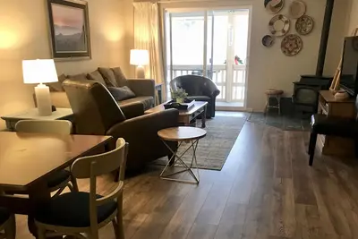 Image de Family condo, walk to ski area, private fishing pond and playground