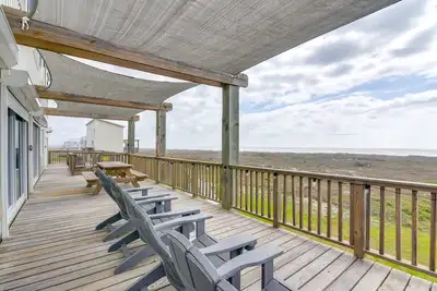Image de Boardwalk to Beach: Ocean-View Surfside Home!