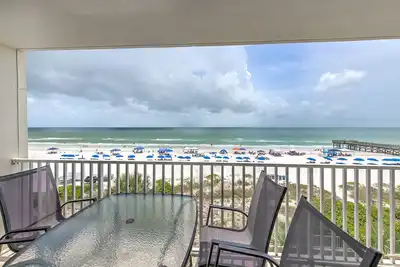 Image de Beach Palms 306 - Gold Tier Gulf Front condo with a view of Gulf and beach.