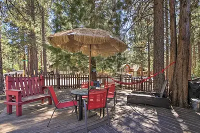 Image de < 3 Mi to Lake: Pet-Friendly Big Bear Cabin