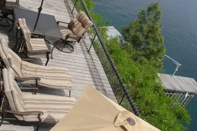 Image de Lake Chelan Private Waterfront Home, Exclusive Docks & Moorage. Pets Welcome.