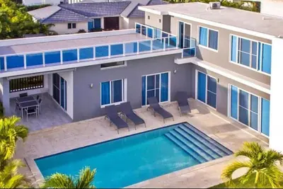 Image de Family-friendly beachfront resort with waterpark\/tennis\/basket\/pools\/restaurant