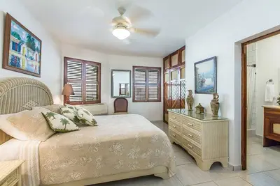 Image de 2bd condo with sea views on sandy beach, near restaurants and shops