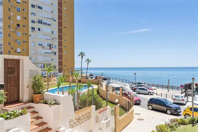Image de Beachfront Calahonda apartment by Costarentals - Ref 89
