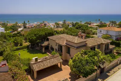 Image de Villa Amfora - 8-bed Andalusian Villa in Elviria, 400m from the beach!