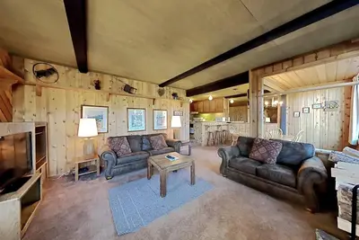 Image de Spacious 2 Bedroom Condo with Mountain View! Slopeside Location! (Unit 561 at 1849) by RedAwning