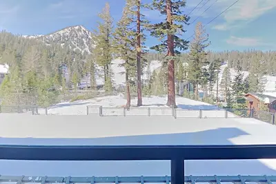Image de Condo with Awesome View & Easy Access to Ski Adventure! (Unit 202 at 1849) by RedAwning