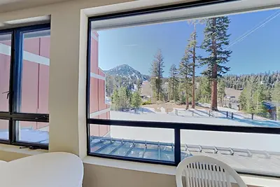 Image de Beautiful 2 Br Condo with Amazing Unobstructed Mountain View! Steps from Canyon Lodge! (Unit 203 at 1849) by RedAwning