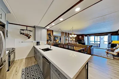 Image de 4 Bedroom Condo with Amazing Location Just Steps to Mammoth Mountain (Unit 301 at 1849) by RedAwning