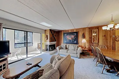 Image de Great 2 Bedroom Condo with Amazing Views! Access to 3 Hot Tubs and Pool! (Unit 307 at 1849) by RedAwning