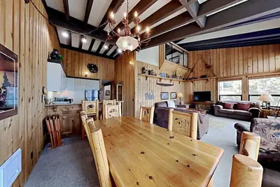 Image de Comfortable Condo Slopeside at Mammoth | Quiet Neighborhood on Hill (Unit 634 at 1849) by RedAwning