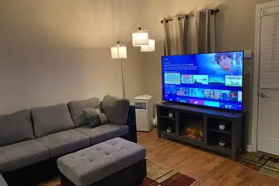 Image de Very Cozy Newly Built 3 Bedrooms, full double shower space.