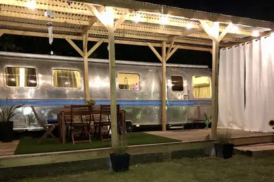 Image de Jolene's Airstream: Enjoy lake views sitting on the porch with lake/dock access