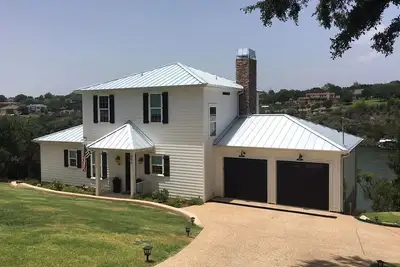 Image de New Luxury Waterfront House with Pool, Boat Dock, and Scenic Hill Country Views
