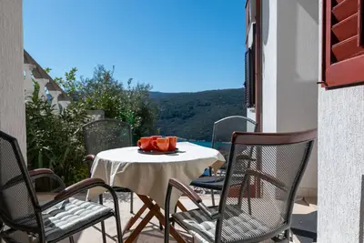 Appartement de deux chambres avec la terrasse et la vue sur le mer Rabac, Labin (A-7622-c)