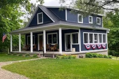 Image de Get away to the Traverse City area, private setting great location.