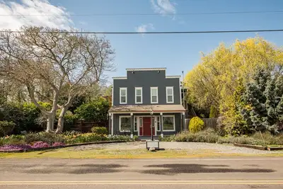 Image de Seaside Saloon Hot Tub Getaway