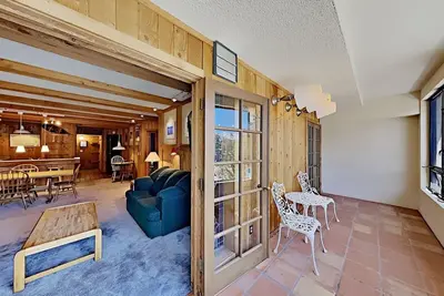 Image de Slopeside 2 Bedroom Condo with 3 Spas! Easy Access to Recreation! (Unit 305 at 1849) by RedAwning