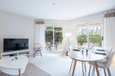 Image de 3p avec rez-de-jardin en résidence et piscine
