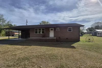 Image de Reed's Riverside Retreat with 3 king beds and Hot Tub.