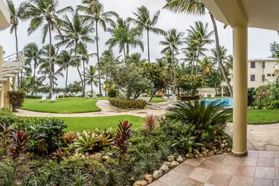 Image de Come spend the winter in our luxury beachfront resort!