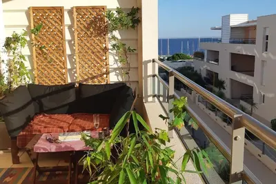 Image de Bright beautiful vacation apartment by the sea / Bel appartement de vacances en bord de mer