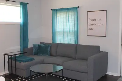 Image de Updated Hidden Gem In Hazel Park close to Ferndale, Royal Oak, and Detroit