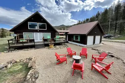 Image de Amazing views for families with hot tub, fire pit, griddle, & more!