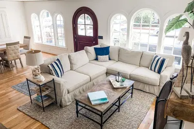 Image de Seas The Day! 1920's Charmer, steps to beach and bay, golfcart, bikes, amenities