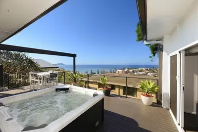 Image de White House Terrigal Location pool spa beach