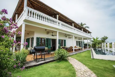 Image de Chic French Colonial Villa in the rice fields