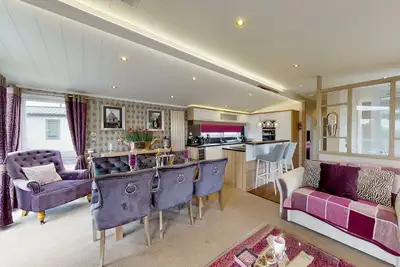 Tattershall Vip Lodge - Sleeps 6 - Terrace with private hot tub