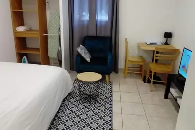 Image de Clamart apartment 200 m from the T6 tram station Pave Blanc with separate kitchen